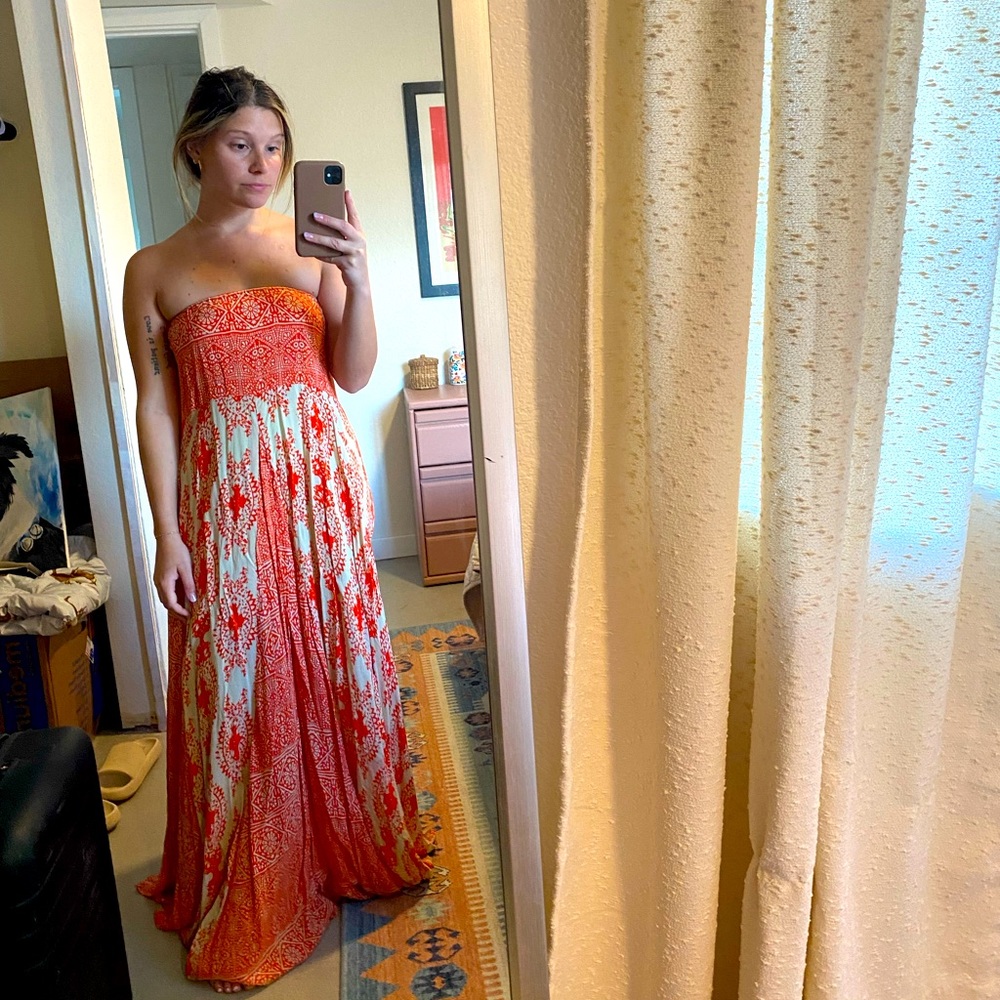 Tube maxi dress In an easy and flowy silhouette with built in bandeau.